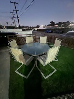 Outdoor Patio Table With 6 Matching Chairs