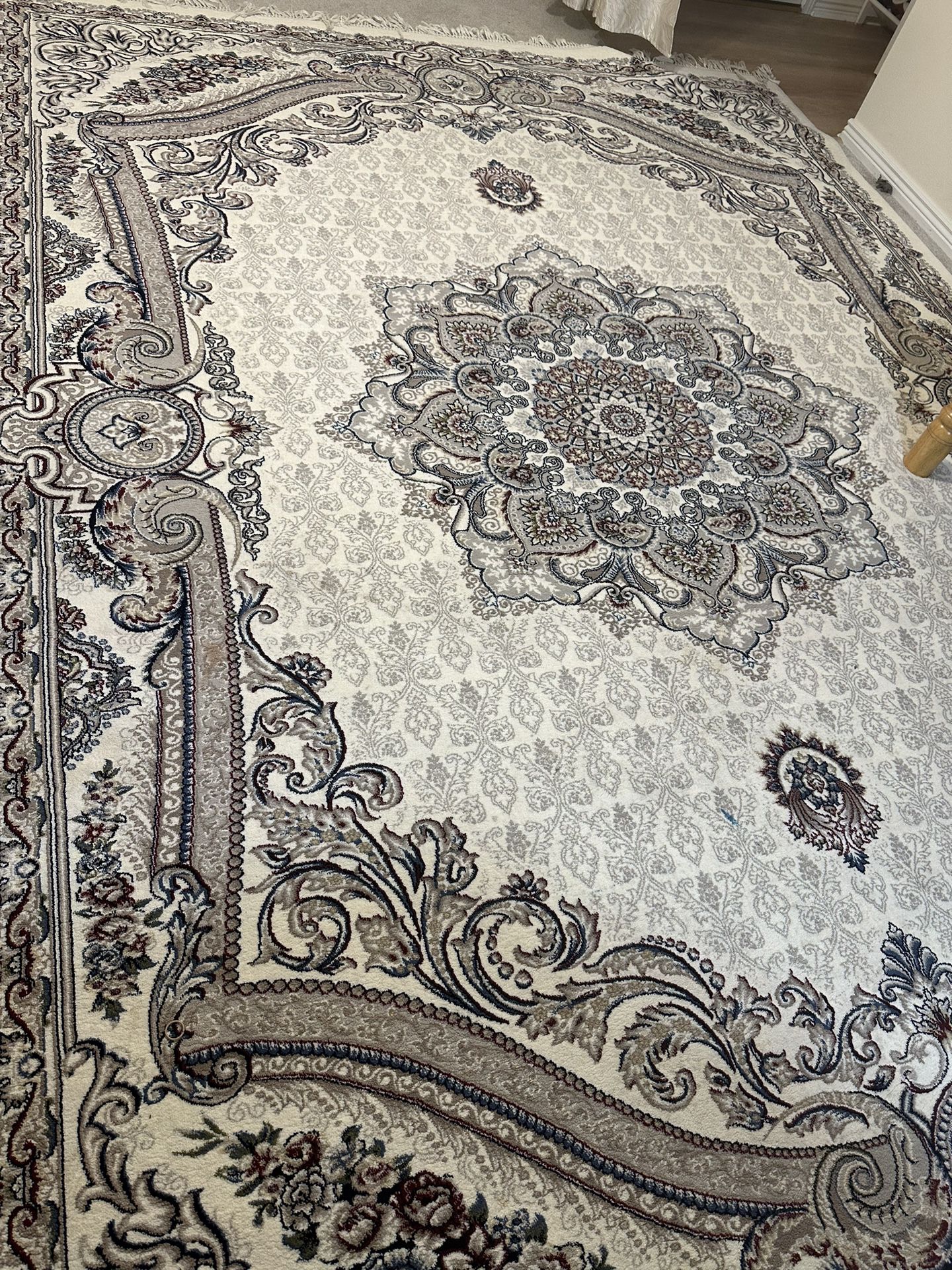 Ancient White And Gray Rugs 