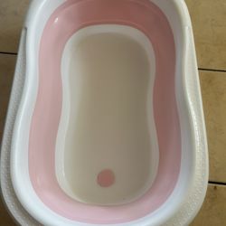 Bathtub for baby girl