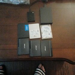 Lot Of 8 2.5 Hard Drives Ssd of different Brands