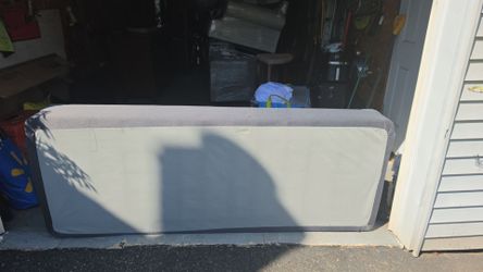Free queen bed base and mattress