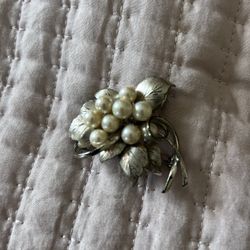 Vintage Pearl Like  Brooch 