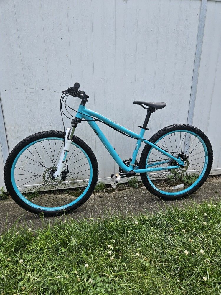 Like New! Diamondback Devine Mountain Bike