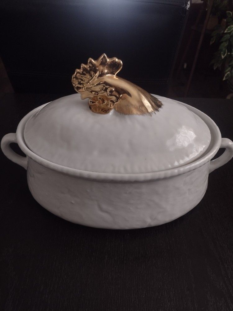 APILCO White Porcelain Rooster Pot