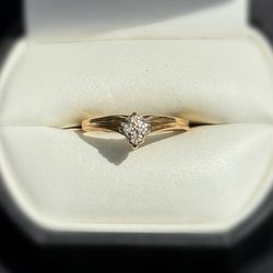 Jewelry 14k solid yellow gold natural diamonds  0.030CTW ring size 7.50