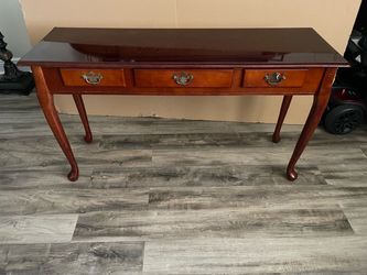 Queen Anne Style Sofa Table With 1 Drawer. 47”1/2W x115”1/2D x26”H Used Condition $40 Firm on Price