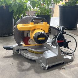 DeWALT 10” Compound Miter Saw