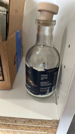Small wine bottles empty – for project?