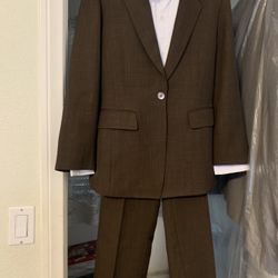 IMHAYOUNG. Pant SUIT $25.00.   Chino, Ca