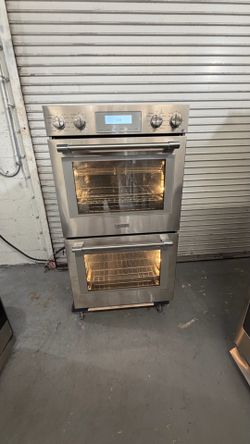Thermador Professional Series 30” Built-In Double Electric Smart Wall Oven Model: PODS302B Condition: Like New Warranty: Included Retail Price: $10,69