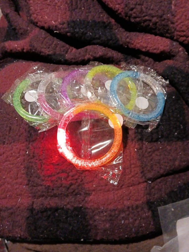 $2 Each! Comes With Batteries Ready To Go! 6 Glow Bracelees Great For 4th Of July!