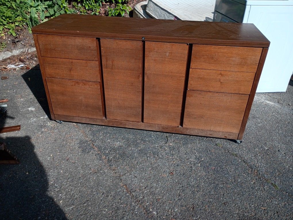 6 Drawer Dresser/Real Wood