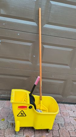 Rubbermaid Mop and Bucket