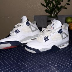 Midnight Navy Jordan 4