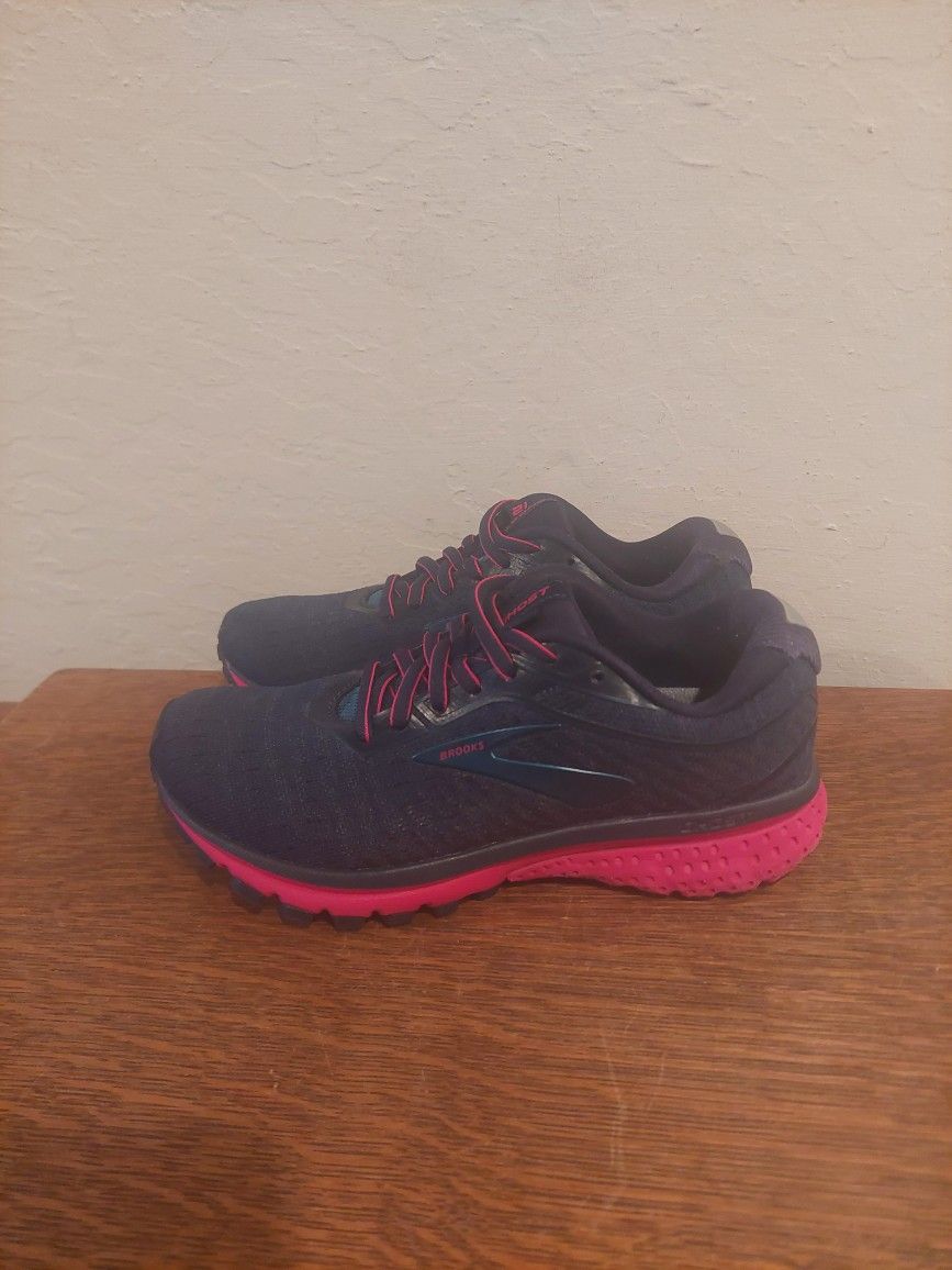 Brooks Ghost 12 Athletic Running Shoes 
Women's Size 5 Medium B 