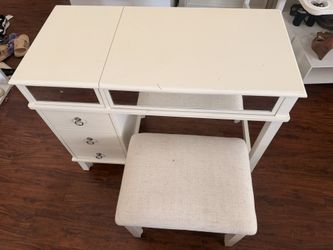 Vanity Set With Chair