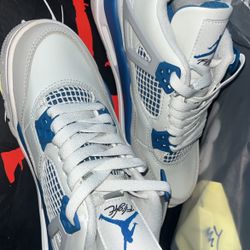 Jordan 4 Military Blue Size 4 Men