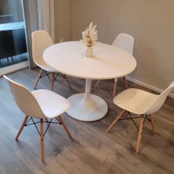 35.5” Table 4 Chairs 