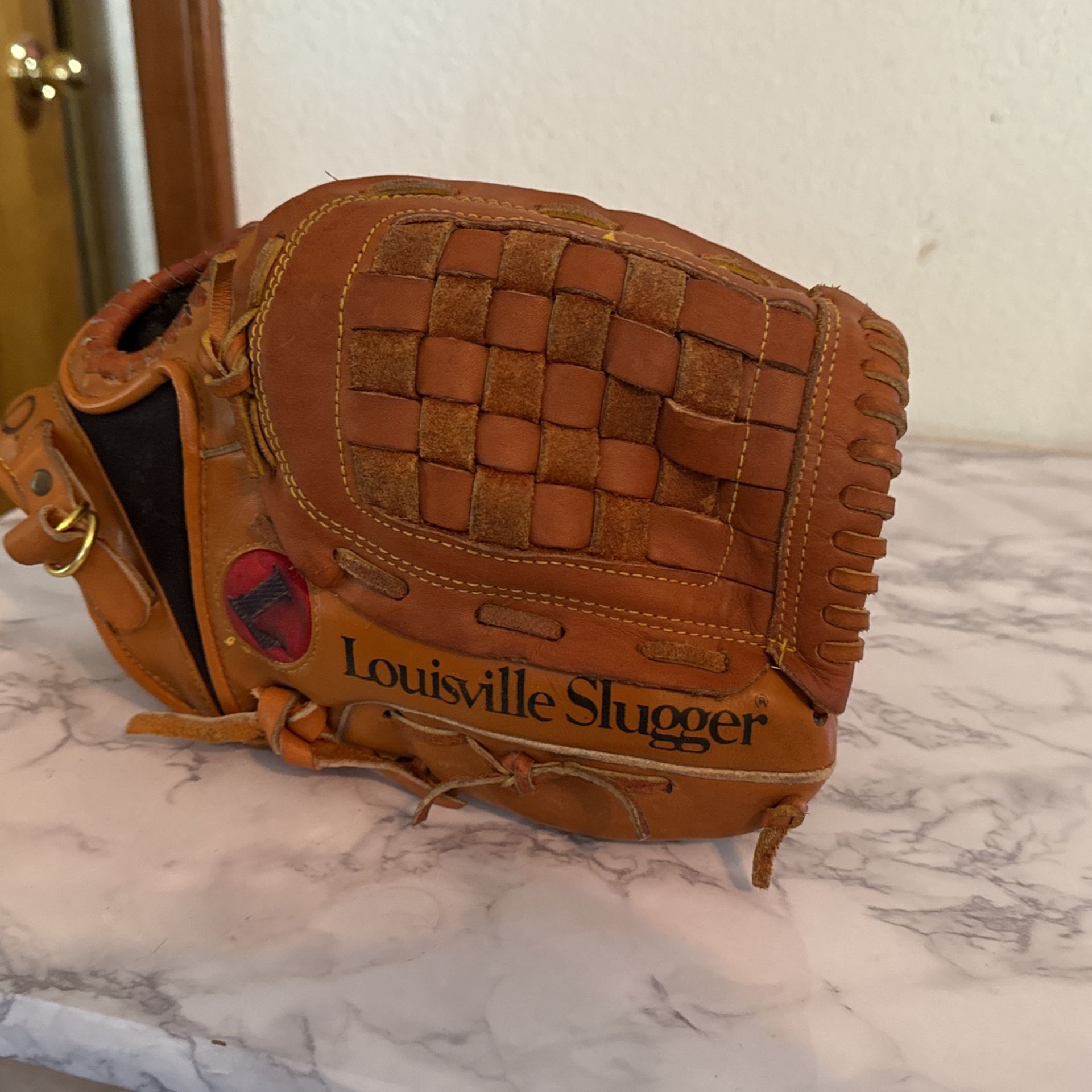 Baseball Glove Louisville Slugger 