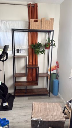 Shelf - like new