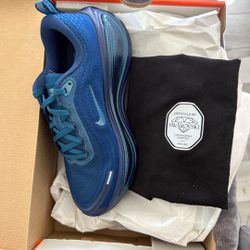 Women’s Nike Vomero Plus 