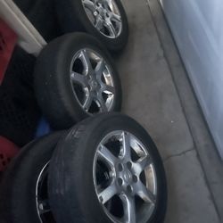 Set Of 4 Nissan Tires  