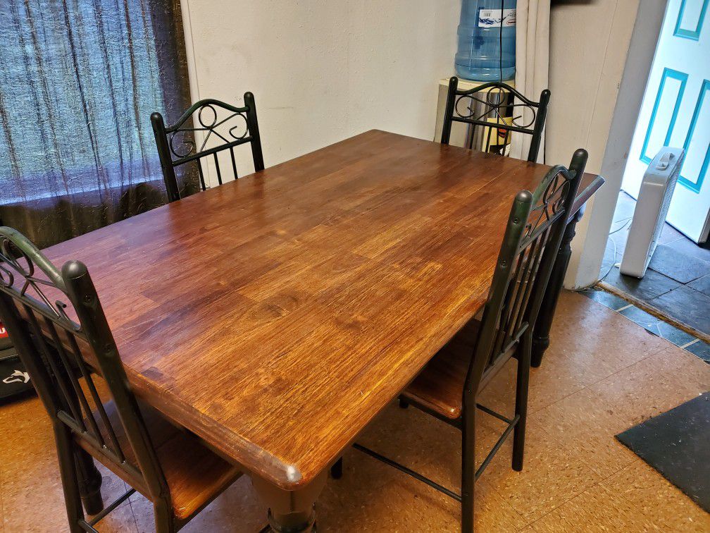 Kitchen table with 4 chairs .