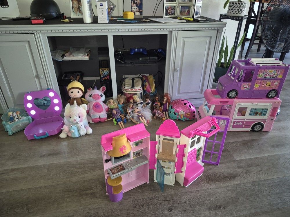Barbie Camper, food truck,kitchen & stuff.
