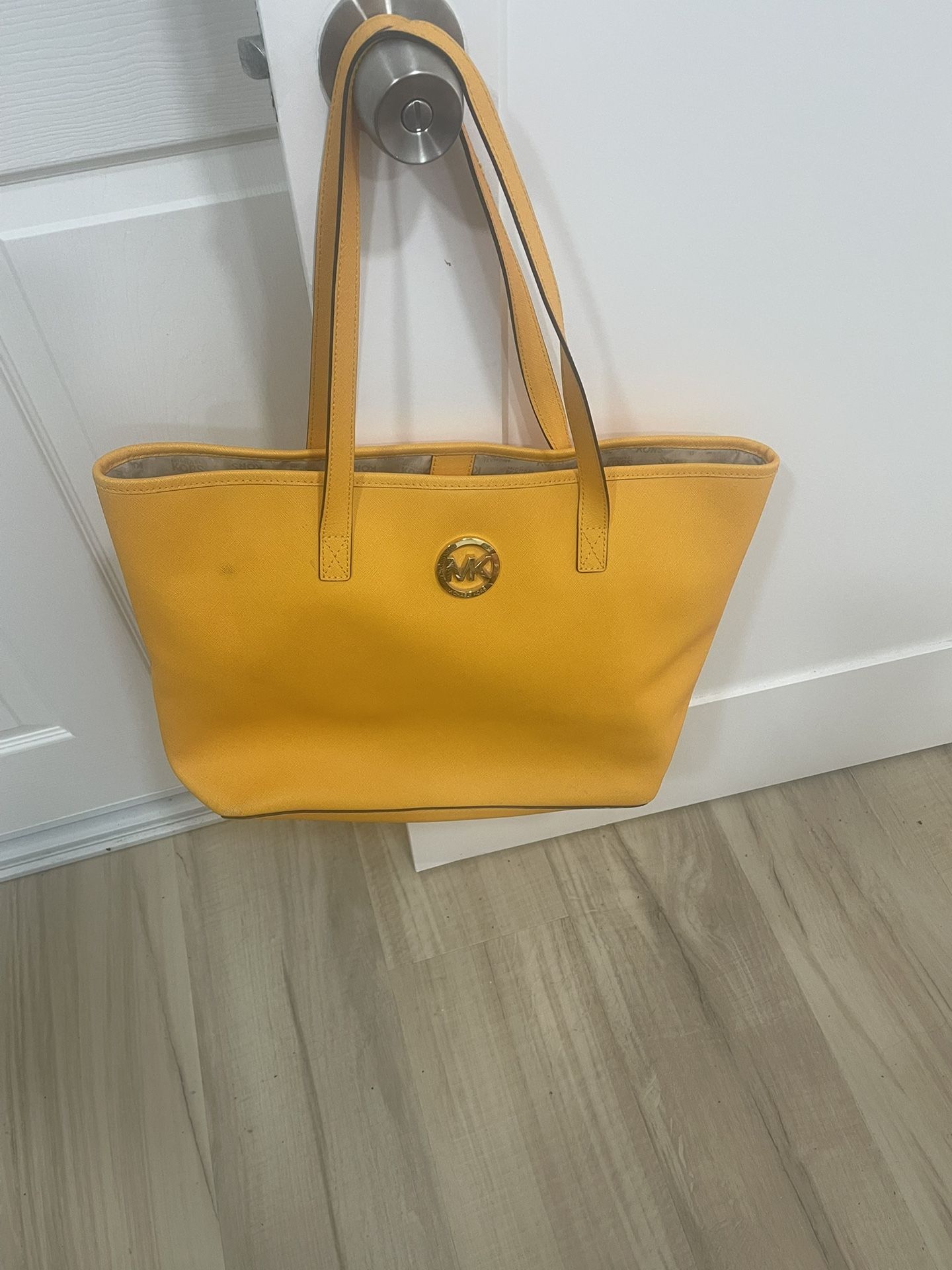 Michael Kors Bucket Bag