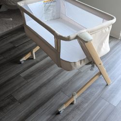 Evolur Stellar Basinnet And Bedside Sleeper