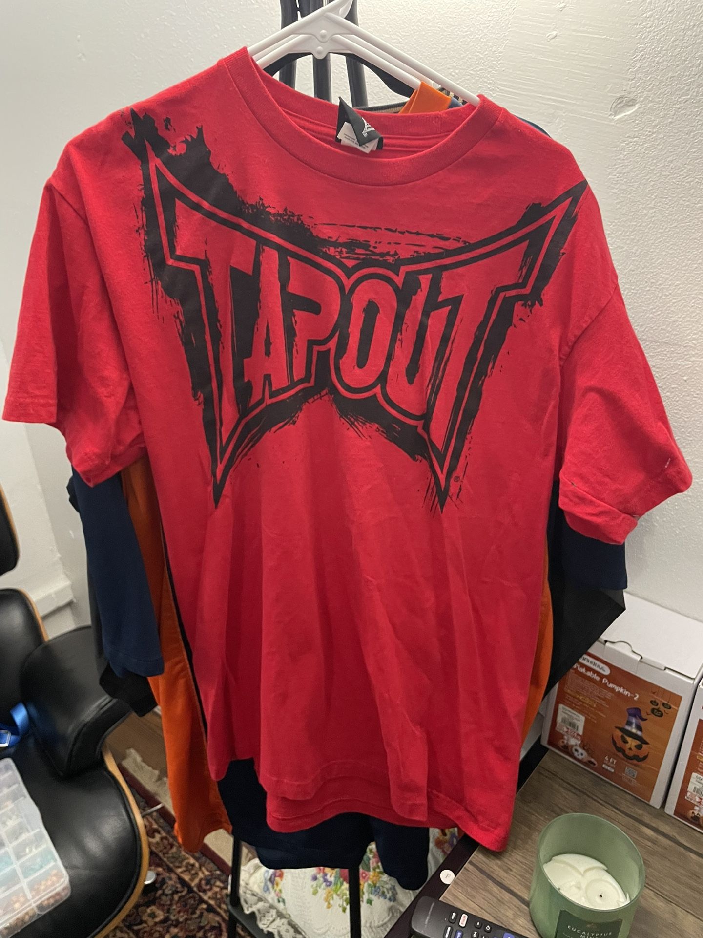red 2009 TapouT "Believe" graphic t-shirt