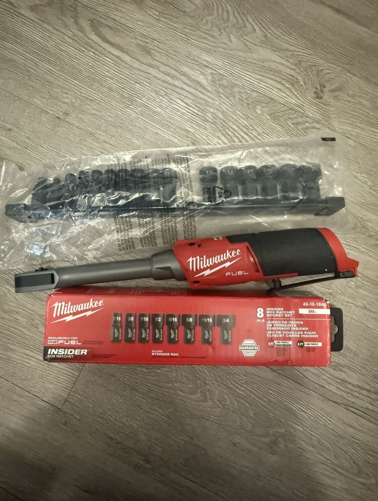 M12 FUEL INSIDER 12V Lithium-Ion Brushless Cordless 1/4 in. - 3/8 in. Extended Reach Box Ratchet (Tool-Only)