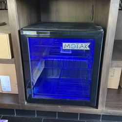 MoTak One Section Wine Cooler