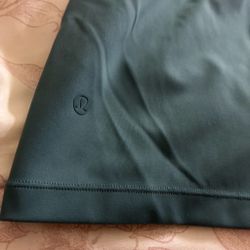 Lululemon size 8 medium