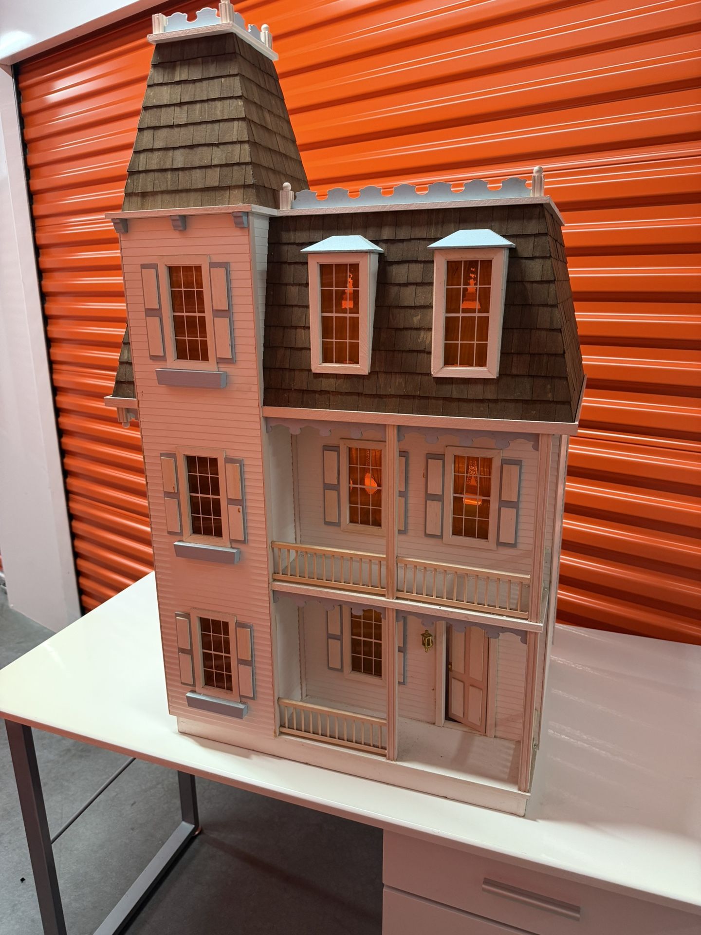 Vintage doll House