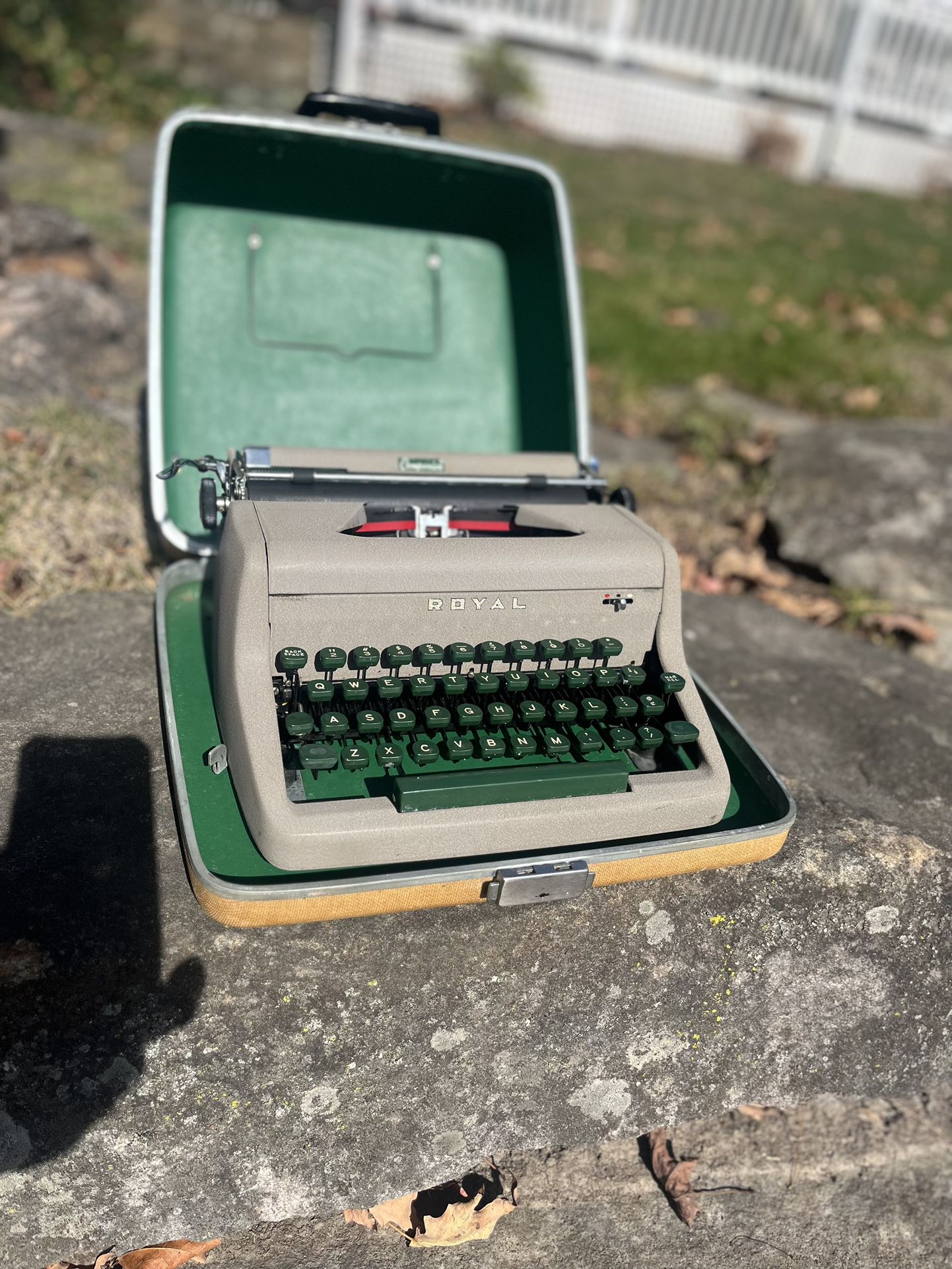 Royal Companion 1950 Vintage Suitcase  TypeWriter 