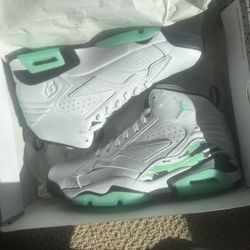 Jordan MVP White/green Glow-Black Size 9.5 (Never Worn Once)