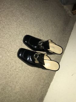 Heeled slip on heels! (Black) -> $25 BRAND NEW SIZE 5!