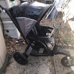 Very Nice Jogging Stroller With Full Cover See All Pictures Only $100 Firm 