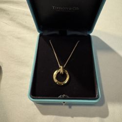 Tl Circle Pendant in Yellow Gold, Small
