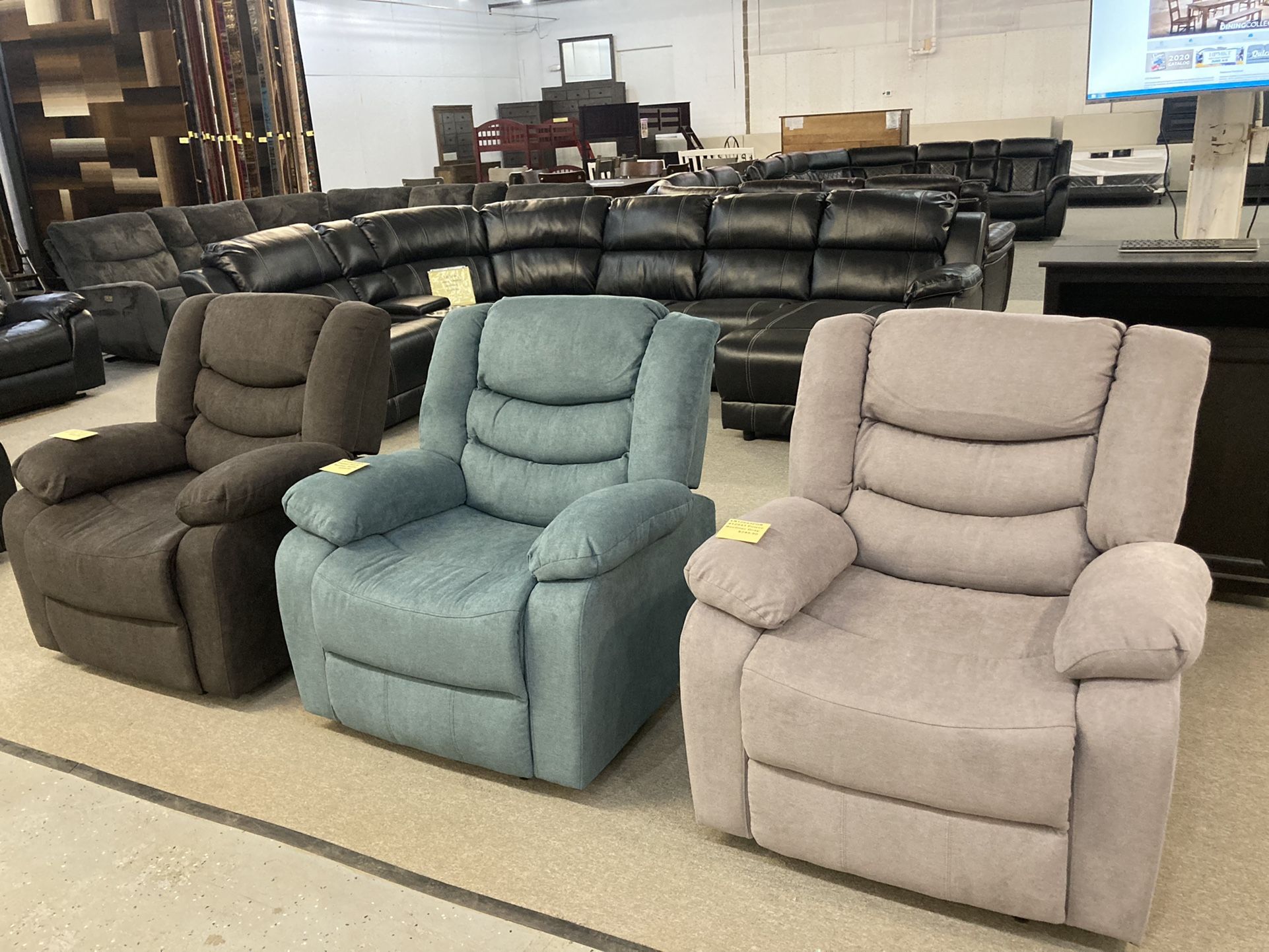 New Rooms To Go Power Recliners