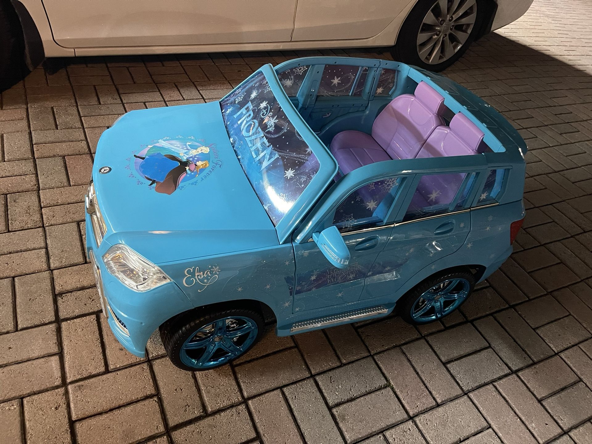 Disney Frozen Electric Kids Car Mercedes GLK350 12V Powered Ride-On