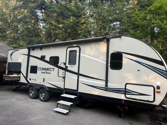 KZ Connect Lightweight Travel Trailer 32’