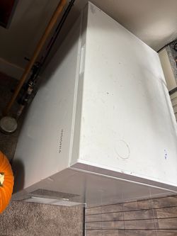 Insignia Chest Freezer White