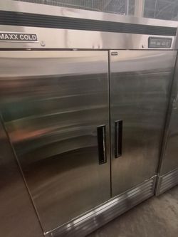 Commercial refrigerator