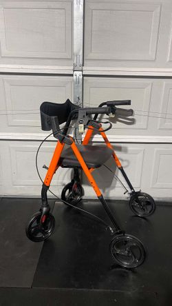 WALKER WITH SEAT