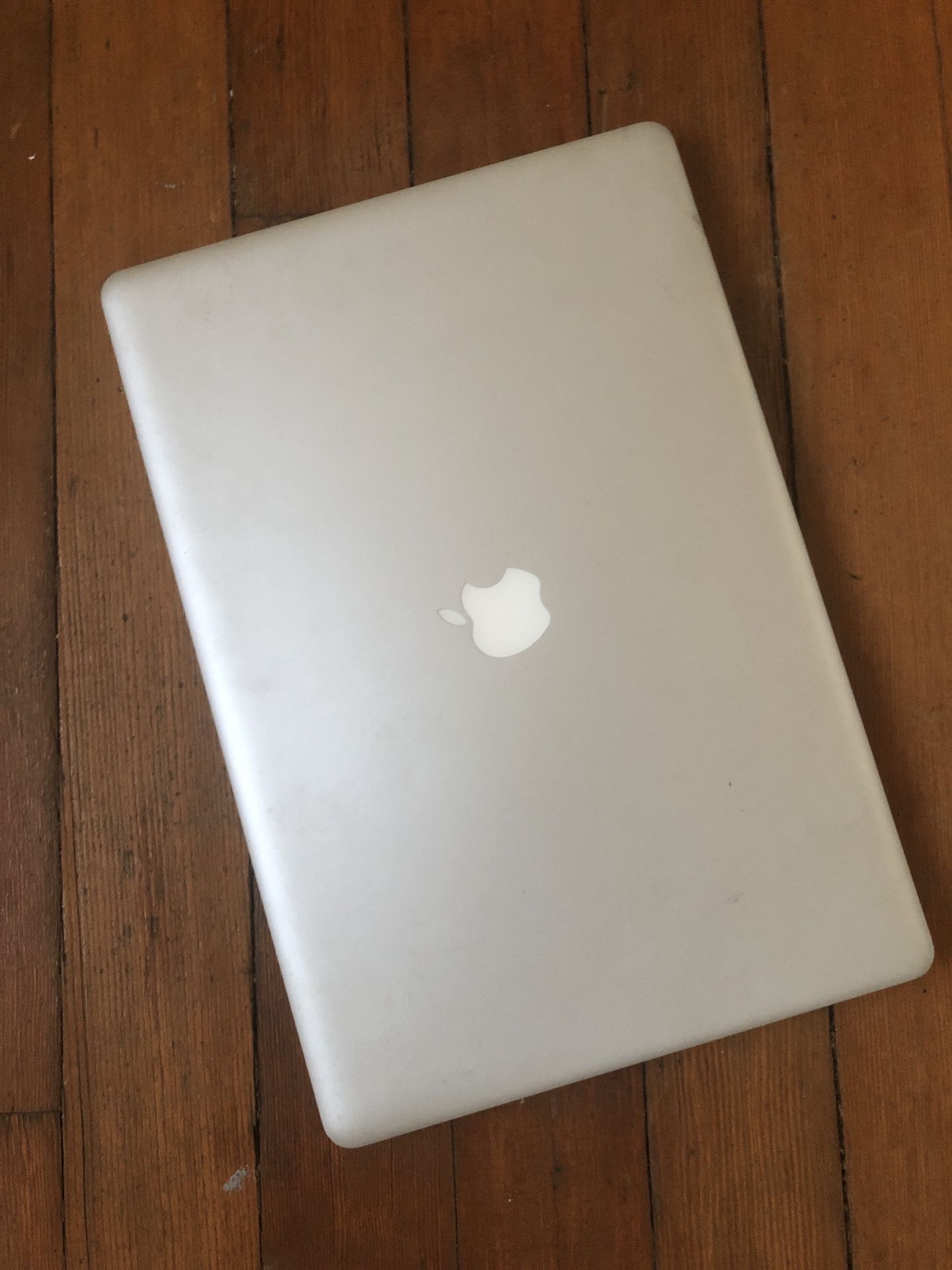 2010 Macbook Pro with El Capitan (Needs Power adapter) for Sale in Los
