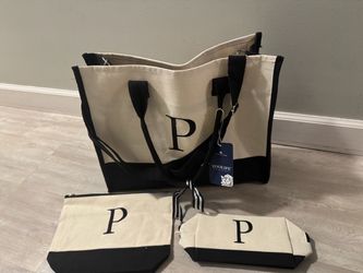 New Personalized “P” initial canvas set
