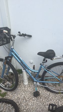 Raleigh venture 2 step through bike