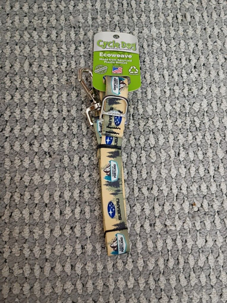 Subaru Pet Leash By Cyle Dog